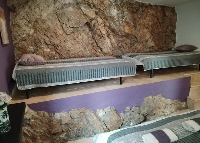 לינה וארוחת בוקר The Sunlight 4*